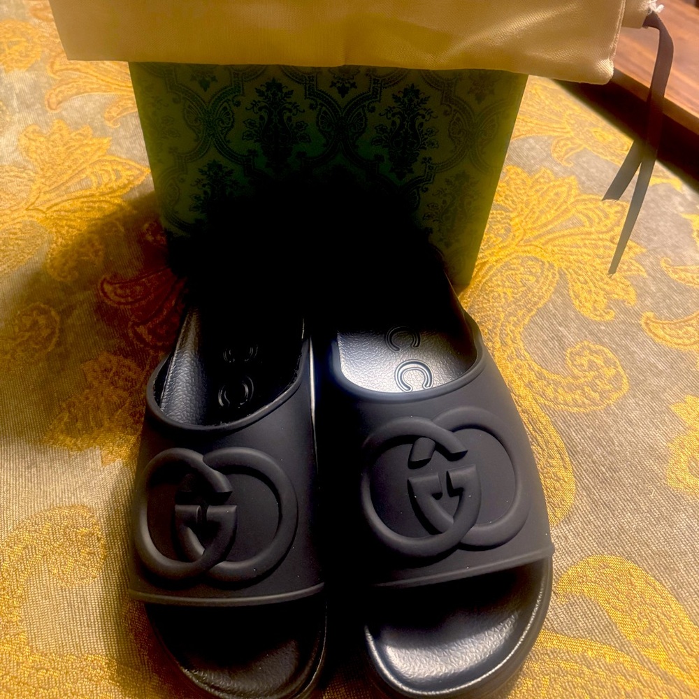 Gucci interlock Black Slides size 39